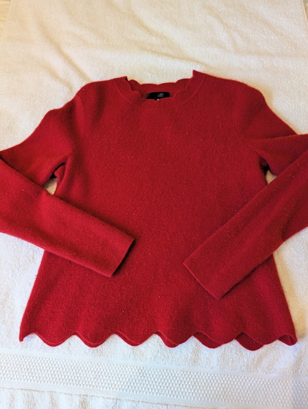 AQUA 100% Cashmere Red Scalloped Hem Crewneck Sweater Size L Balletcore Holiday